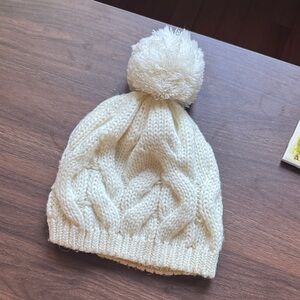 Cozy Cream Knit Pom-Pom Beanie